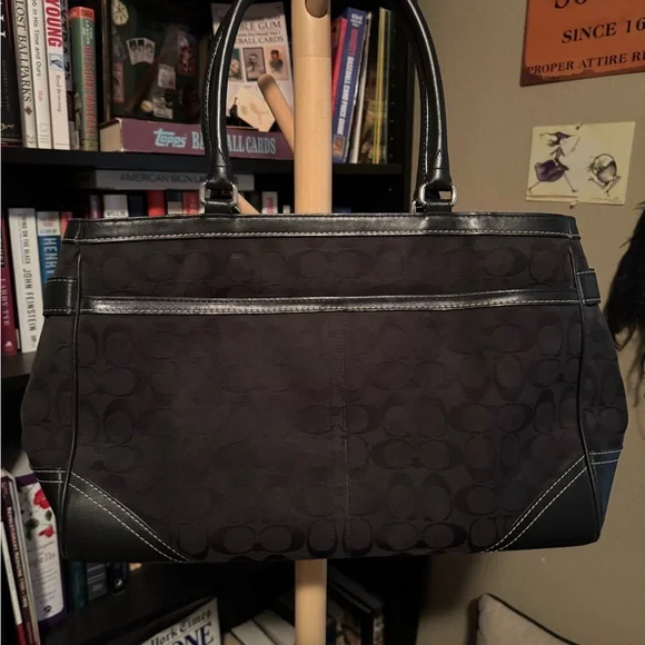 Authentic Coach Hampton Signature Logo Large Black Shoulder Business Carryall - Picture 2 of 8